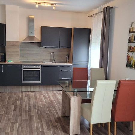 Zentral gelegene, sehr ruhige und helle Wohnung Graz Exterior foto