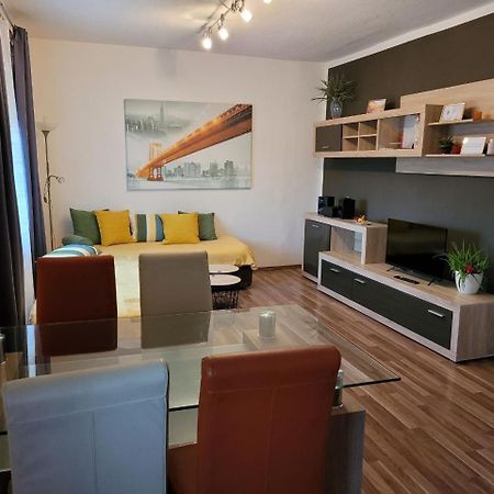 Zentral gelegene, sehr ruhige und helle Wohnung Graz Exterior foto