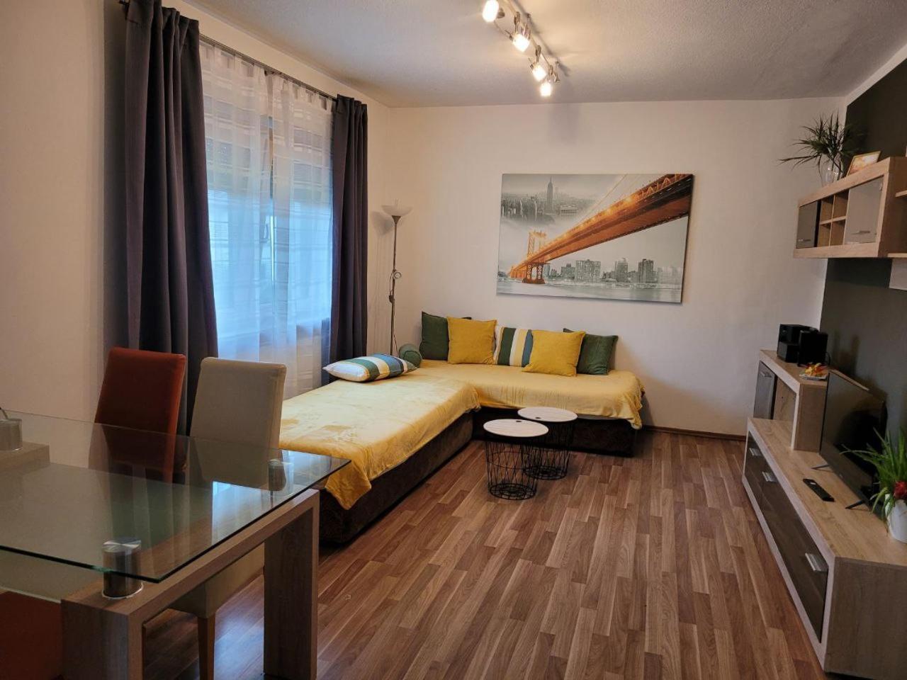 Zentral gelegene, sehr ruhige und helle Wohnung Graz Exterior foto